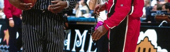 开云体育下载-公牛队九十年代出场服将推出复刻版|芝加哥公牛队|迈克尔·乔丹|nba_新浪新闻