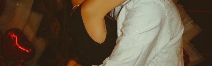 kaiyun-二弟幸福了🥰伊卡尔迪为未婚妻办生日派对，豪华游艇上甜蜜拥吻